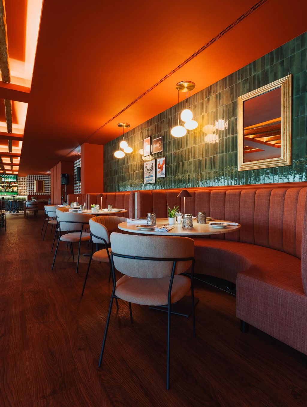 The interior of the restaurant A Tascaria, located at NAU São Rafael Suites 
